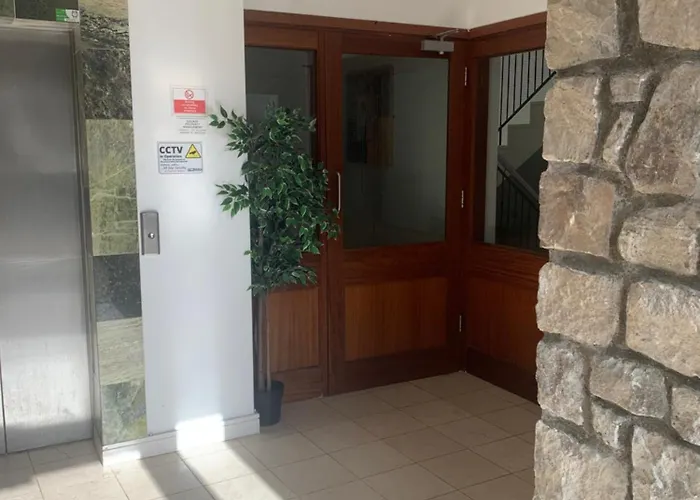 Courthouse View Penthouse 1 Apartment