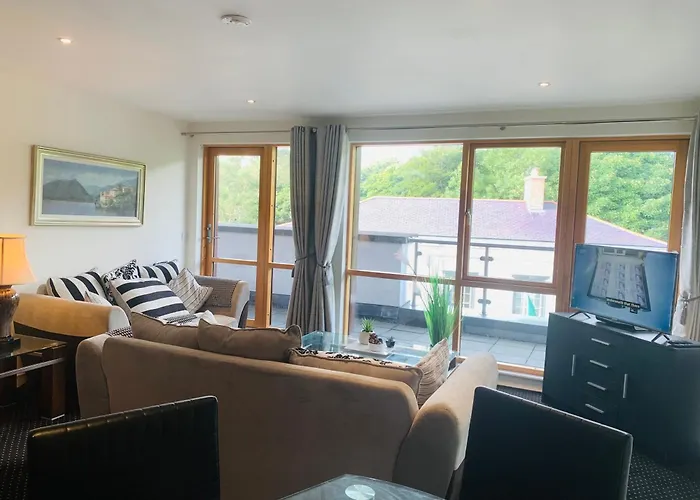 Courthouse View Penthouse 1 Apartment *